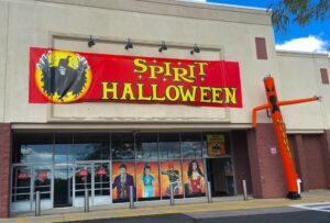 A photo of a Spirit Halloween storefront.